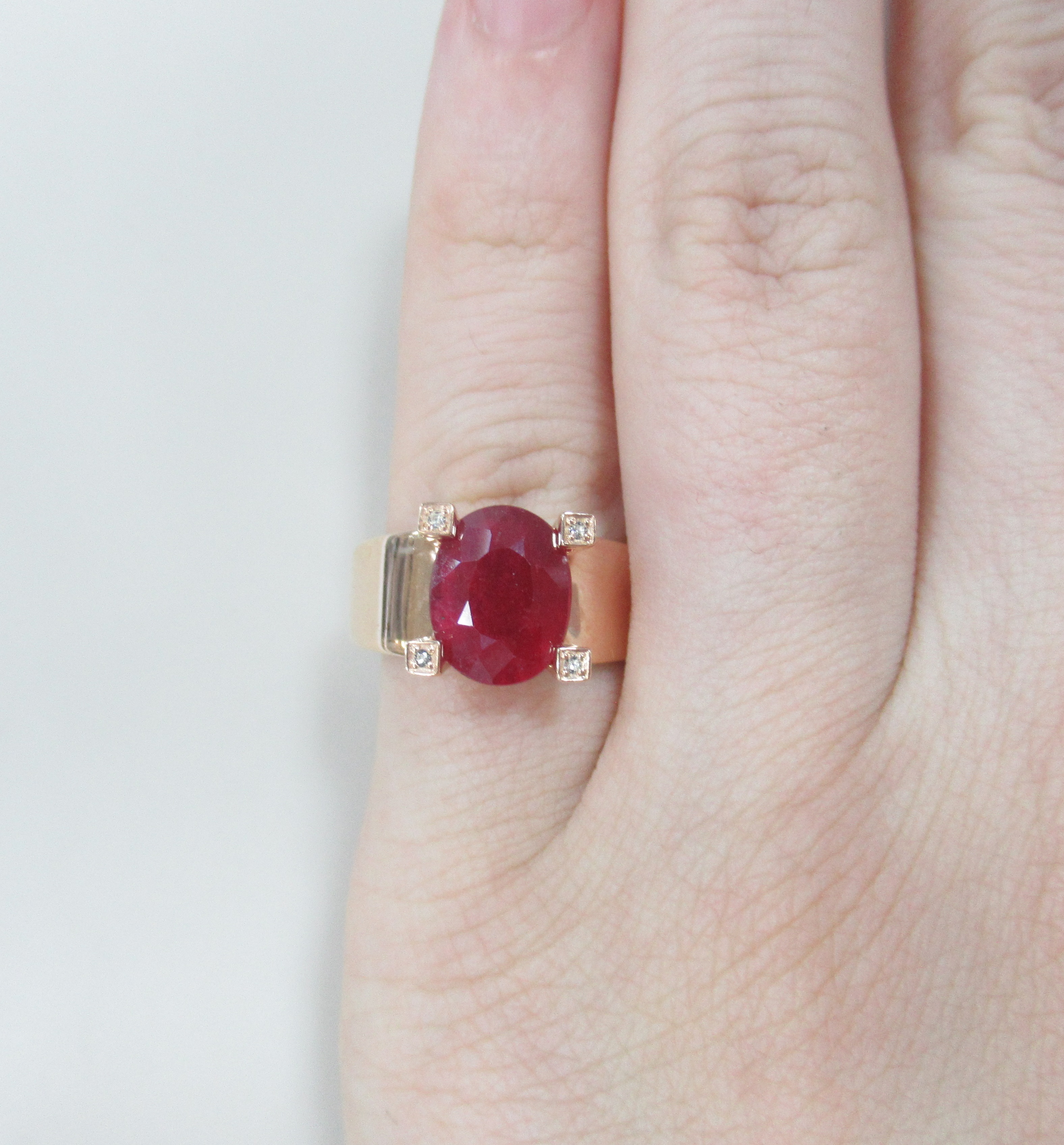 Серебряное кольцо с рубином